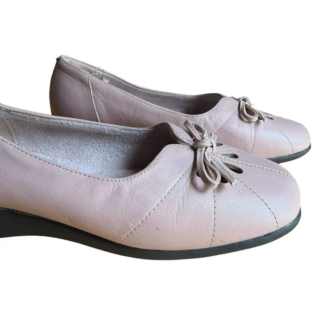 Cobbie Cuddlers Pink Slip On Leather Loafers Flats Comfort Shoes Bow Toe sz 6 W